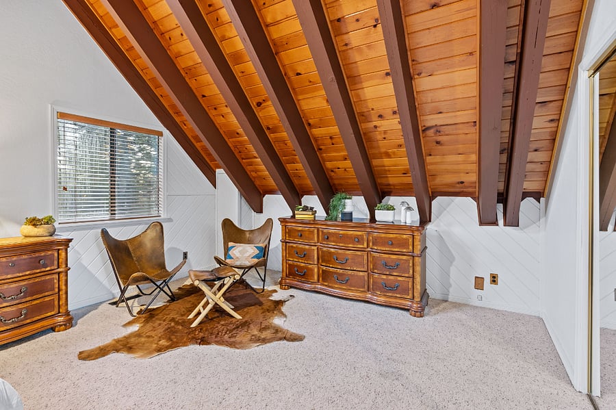 Master bedroom sitting area