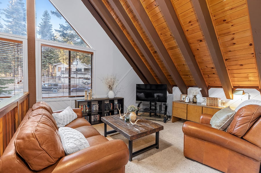 Bright loft with smartv