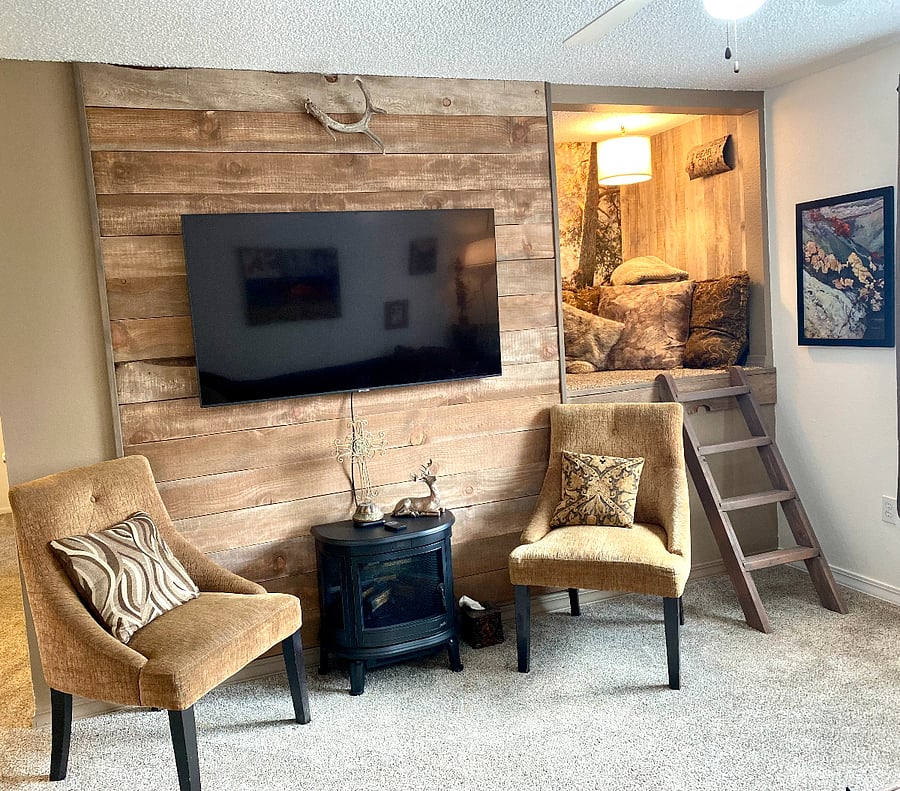 54" Smart TV, electric fireplace and the Bear Cave add to the living room's charm.