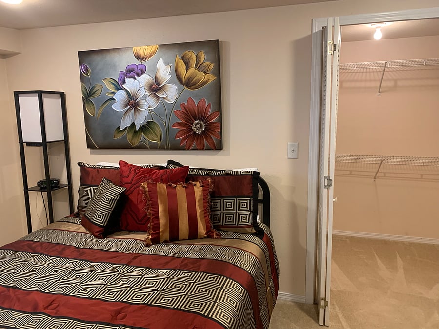Very comfortable Queen sized bed, with bed warmer