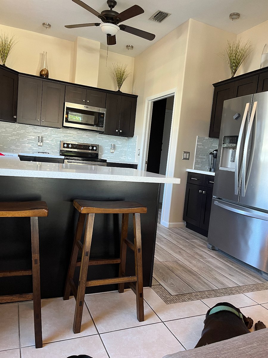 2 bar stolls add seating