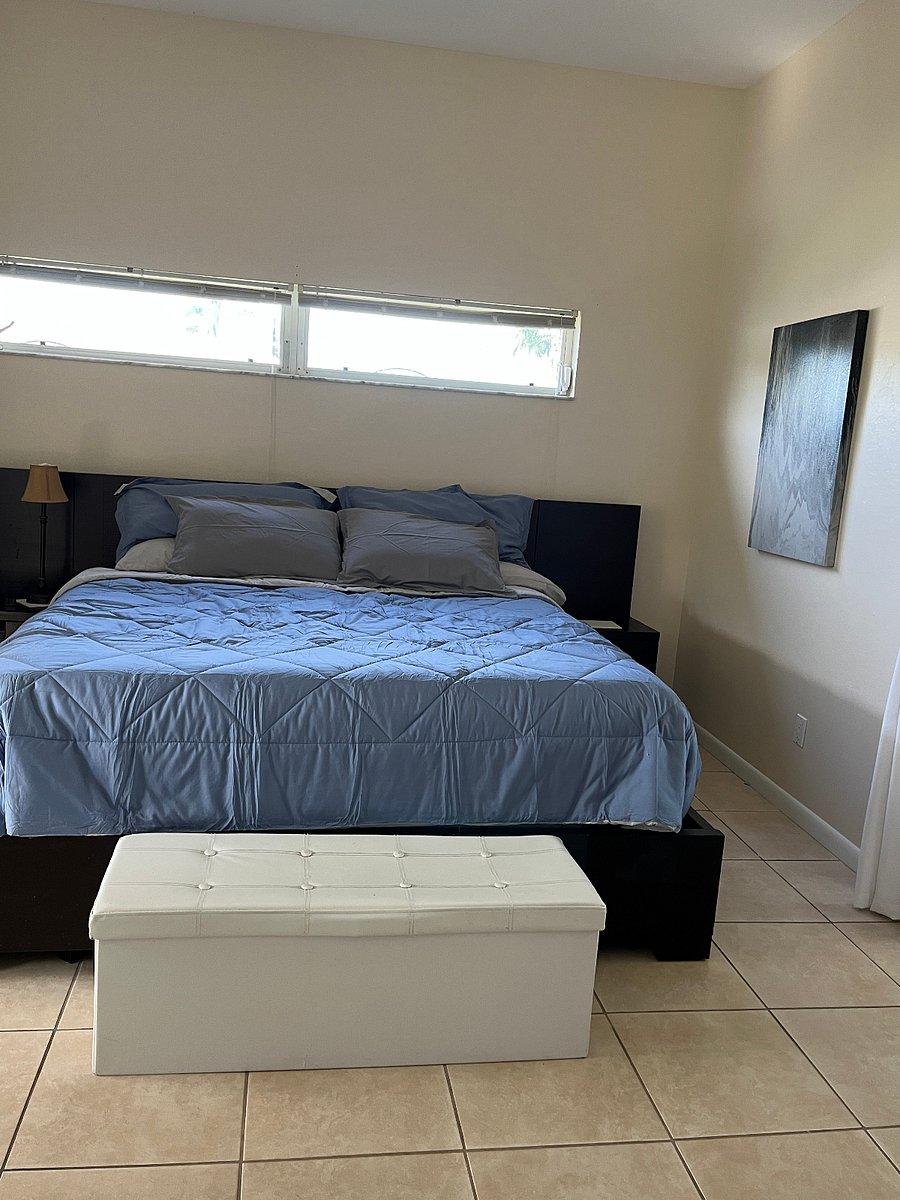 main bedroom with king size bed