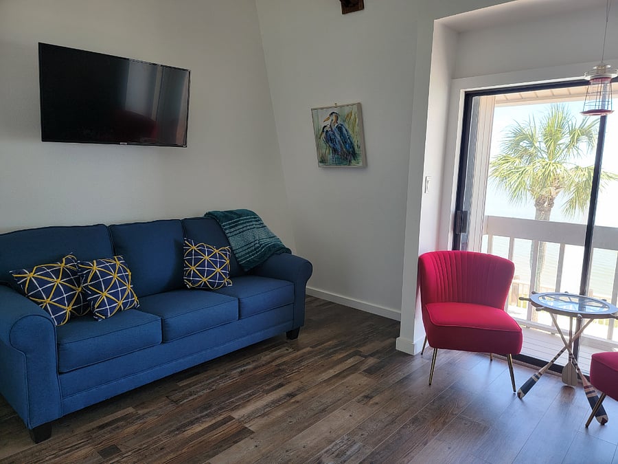 Couch puts out to sofa bed