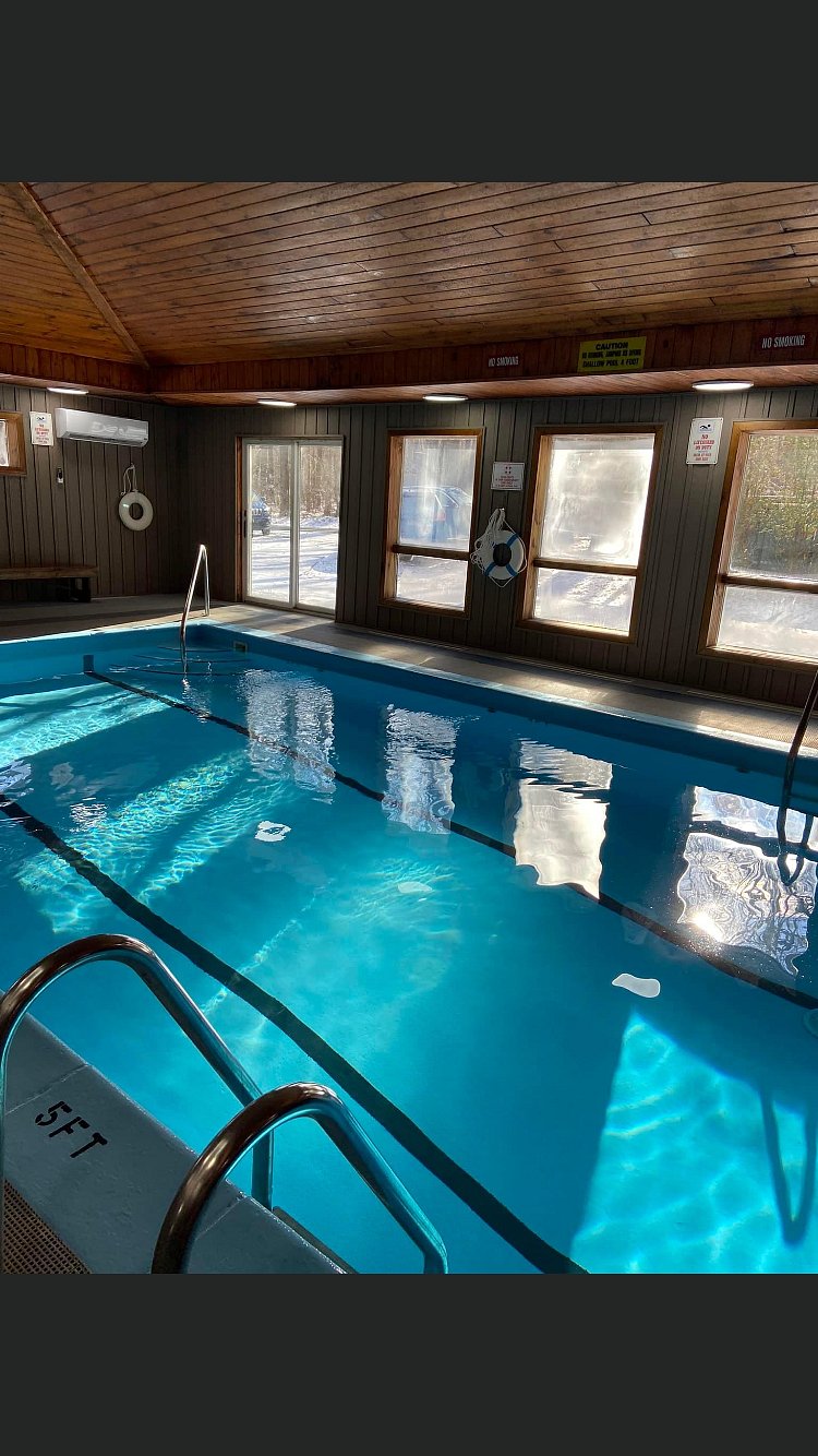 Access to indoor & outdoor pools/hot tubs are included