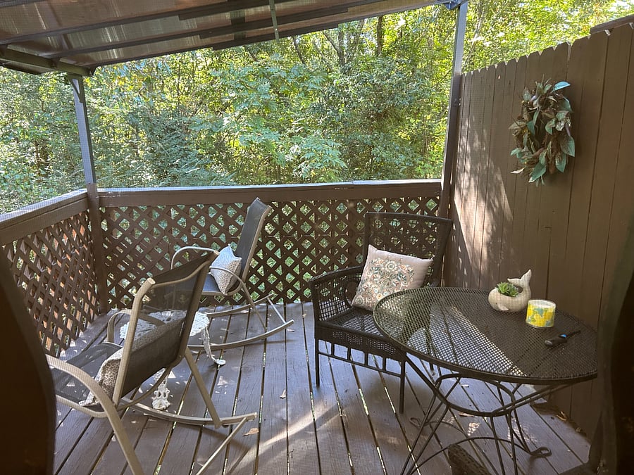 Shade deck-great place to relax and watch the birds and squirrels.