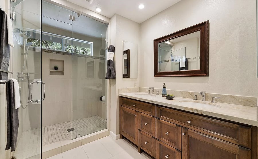 Master Bedroom bathroom