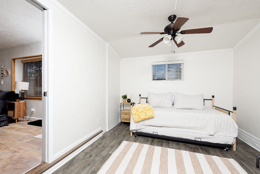 Bedroom - Twin Daybed w/ Trundle