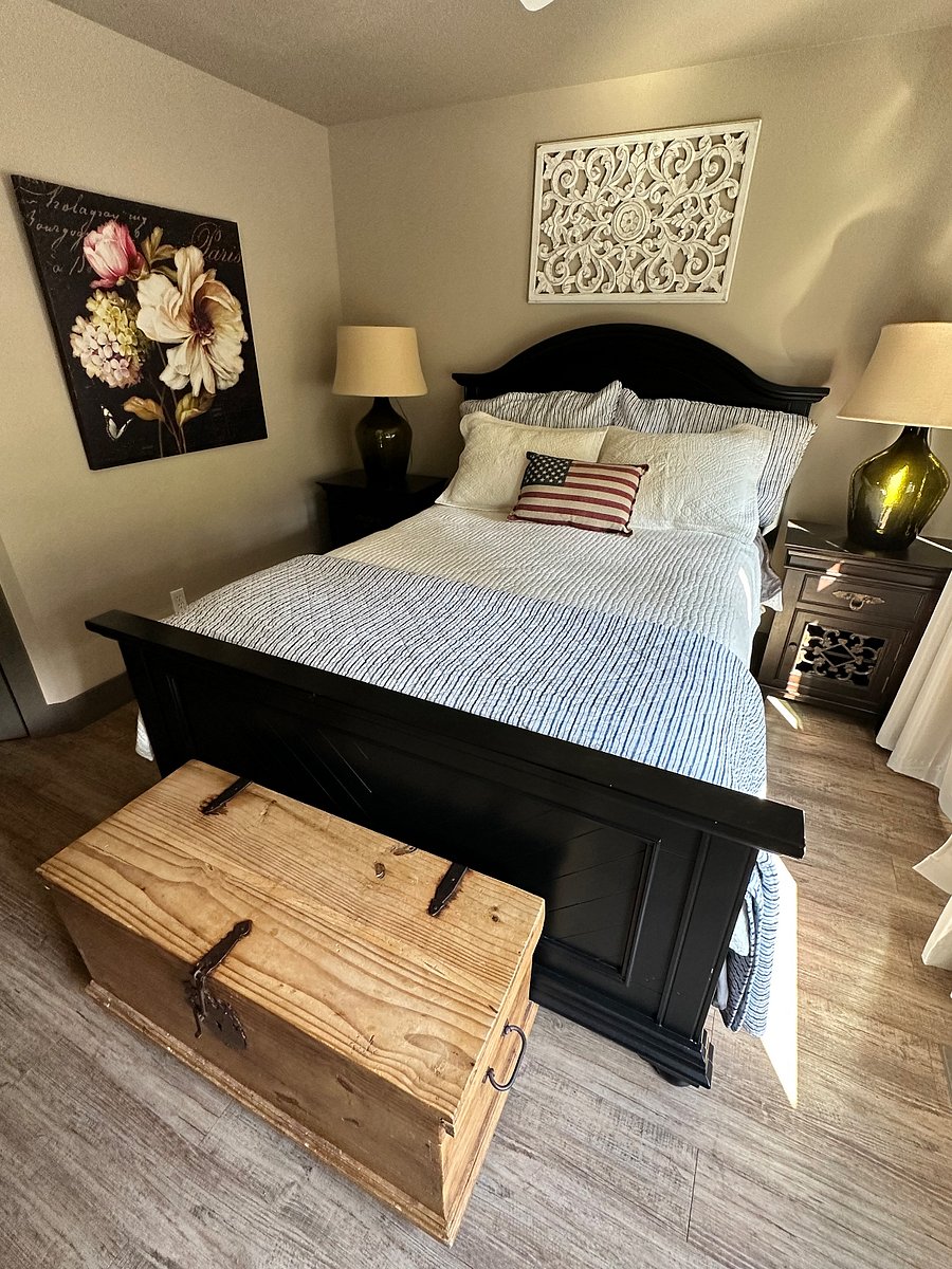 queen bed with lots of blankets and sheets to choose from.