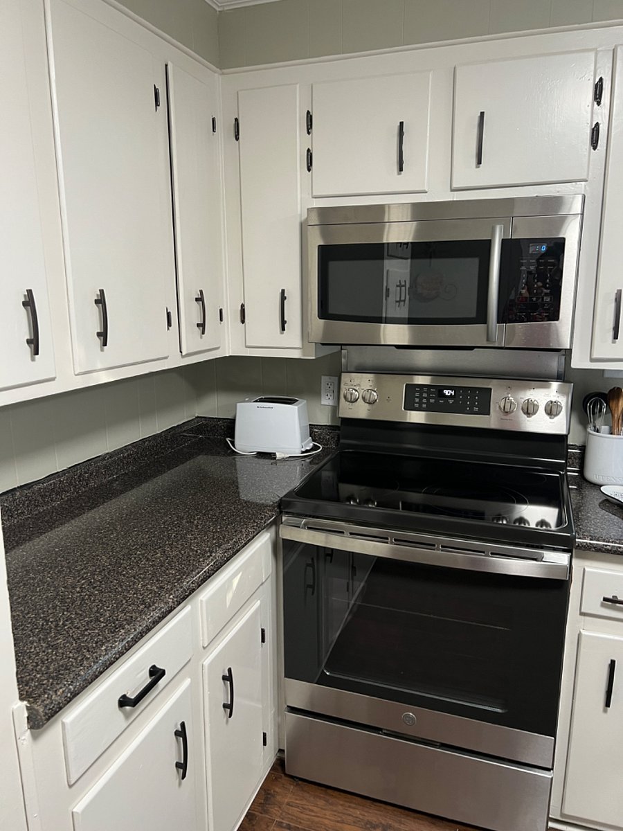 State of the Art kitchen with Smart Samsung Refrigerator, Keurig Dual Coffee Machine, Stove with oven, microwave, eat-in dinning table with 4 chairs. 