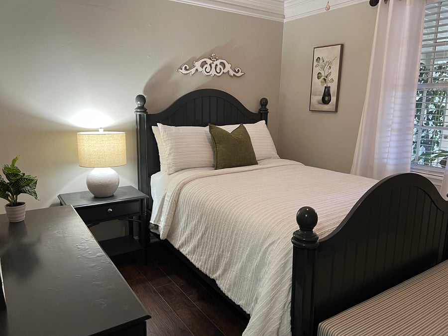 Bedroom 3, Full bed, $1000 per month