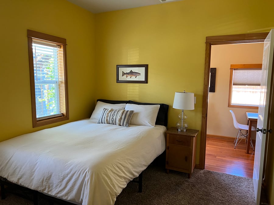Queen bed with brand new Novaform mattress