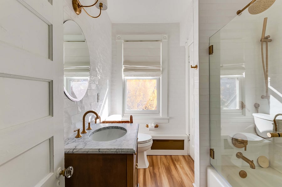 Full Bathroom