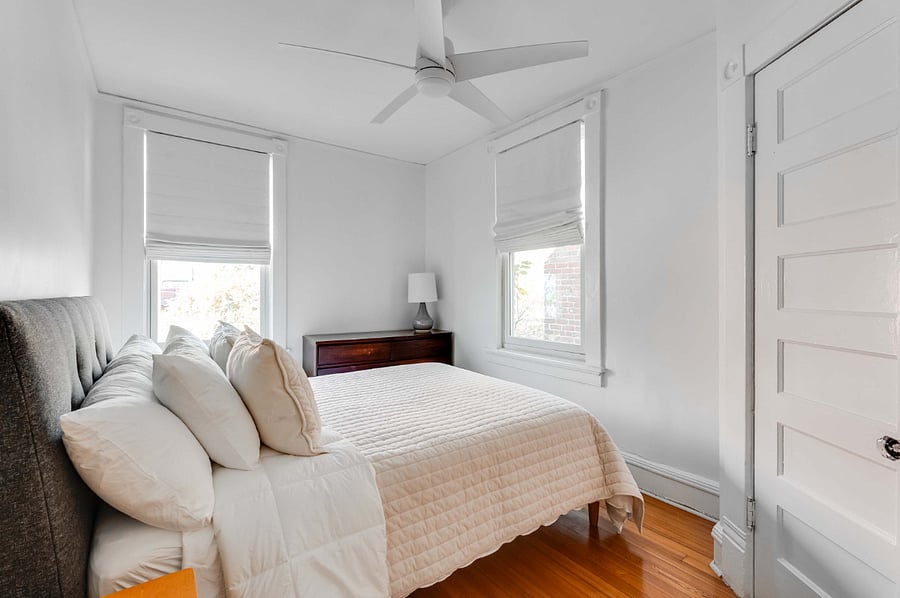 Second Bedroom- Queen Bed 