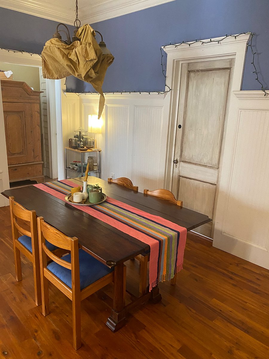 Dining room.