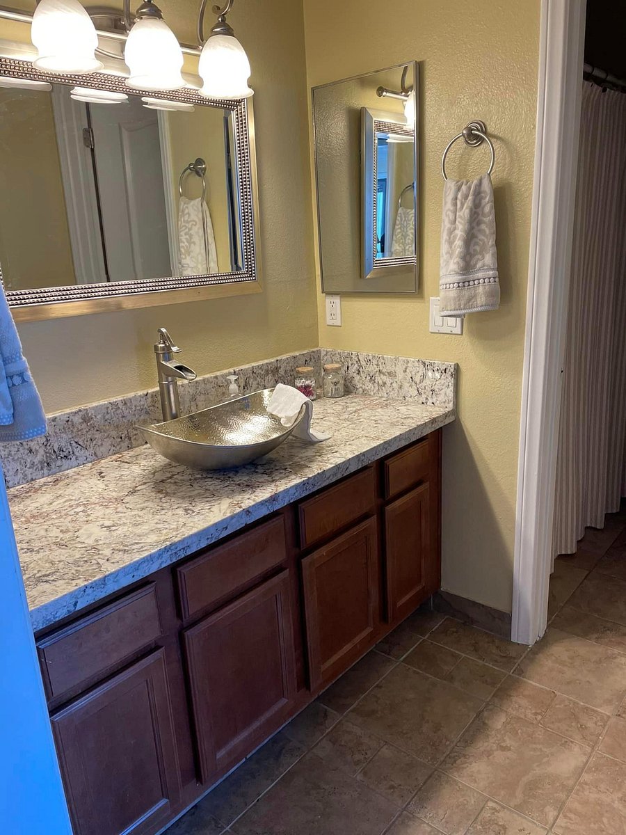 bathroom 2 vanity