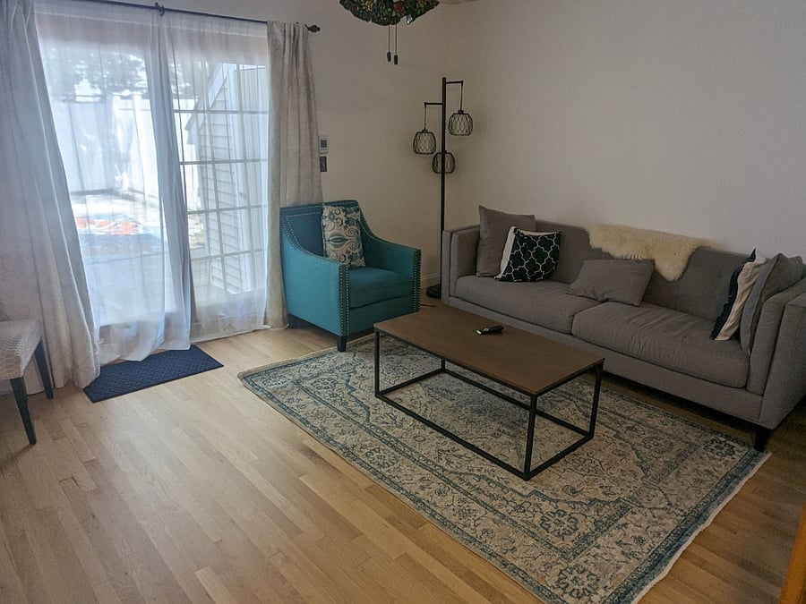 Living Room w/Smart TV