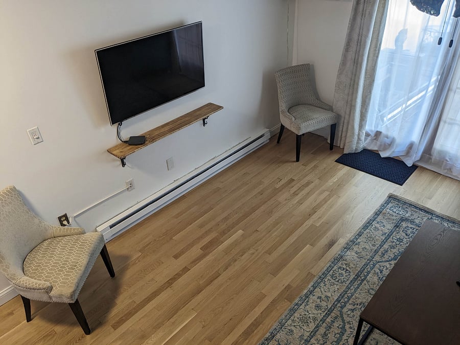 Living Room w/Smart TV