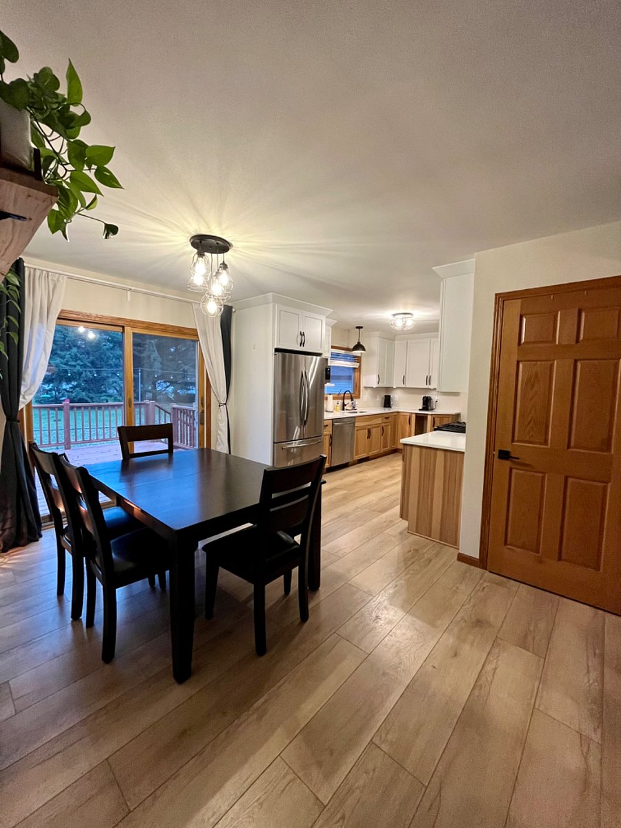 Main floor dining overlooking deck