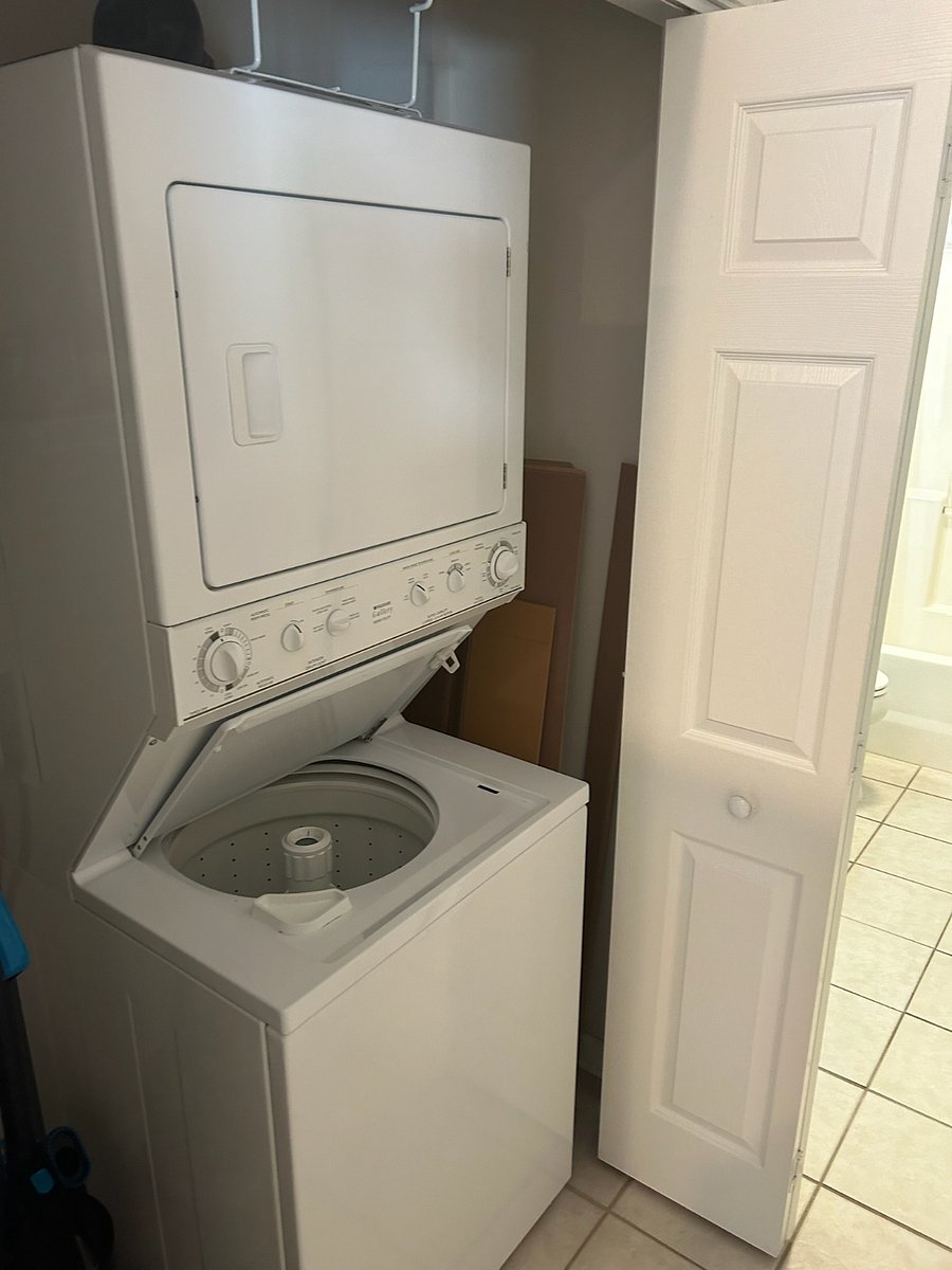 In Unit Washer/Dryer Located just off the kitchen