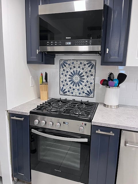 Stainless steel Gas Range/Oven and microwave