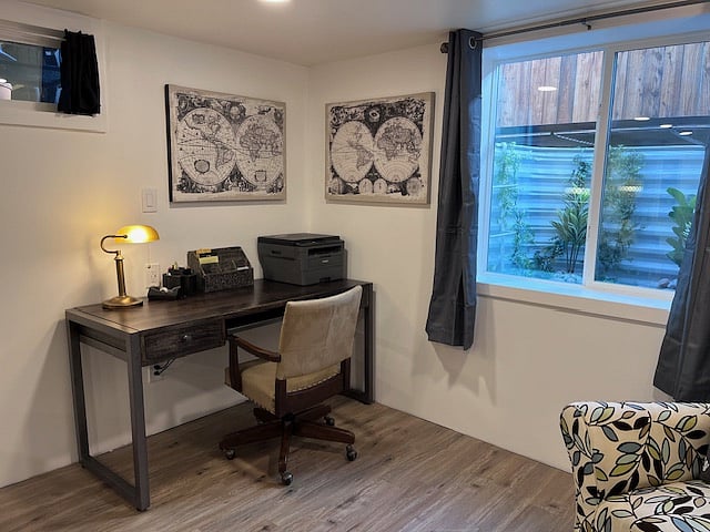 Desk / Office area