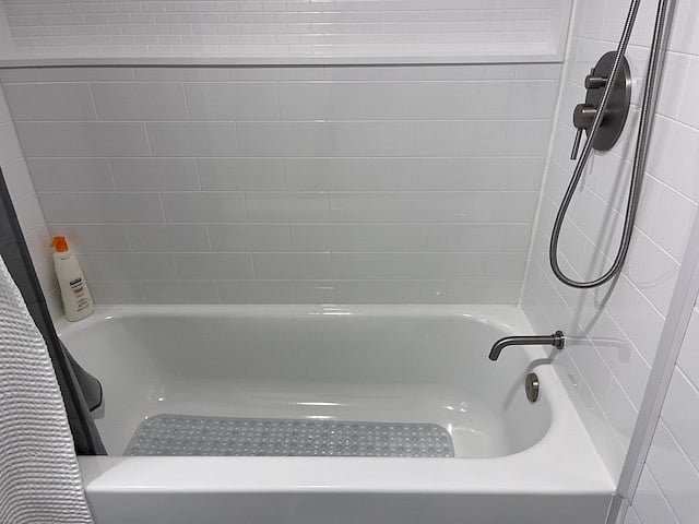 Soaking tub
