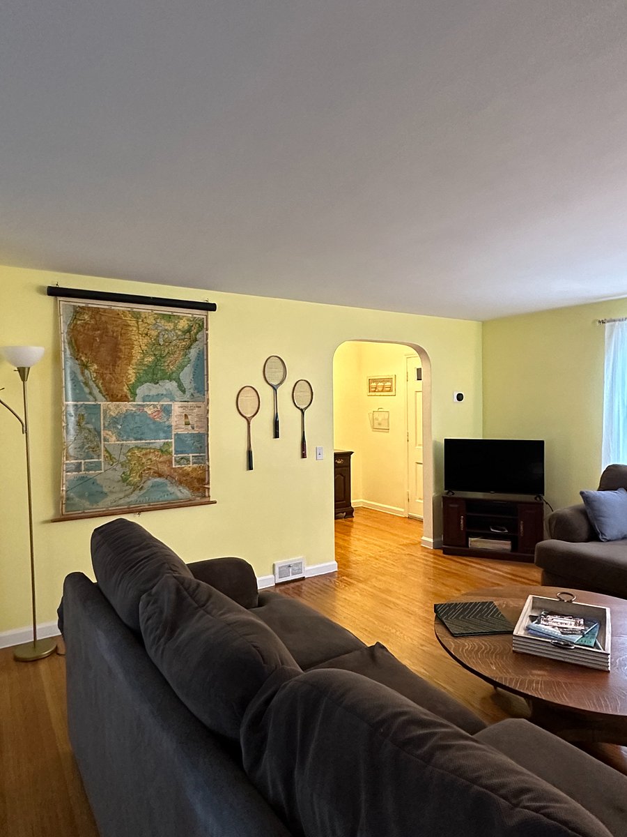 Living Room, Smart TV