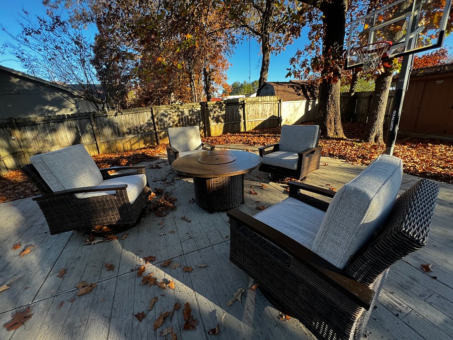 Backyard patio w/Fire pit