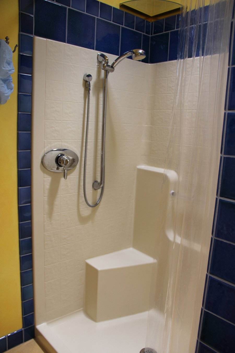 Shower in the full bathroom
