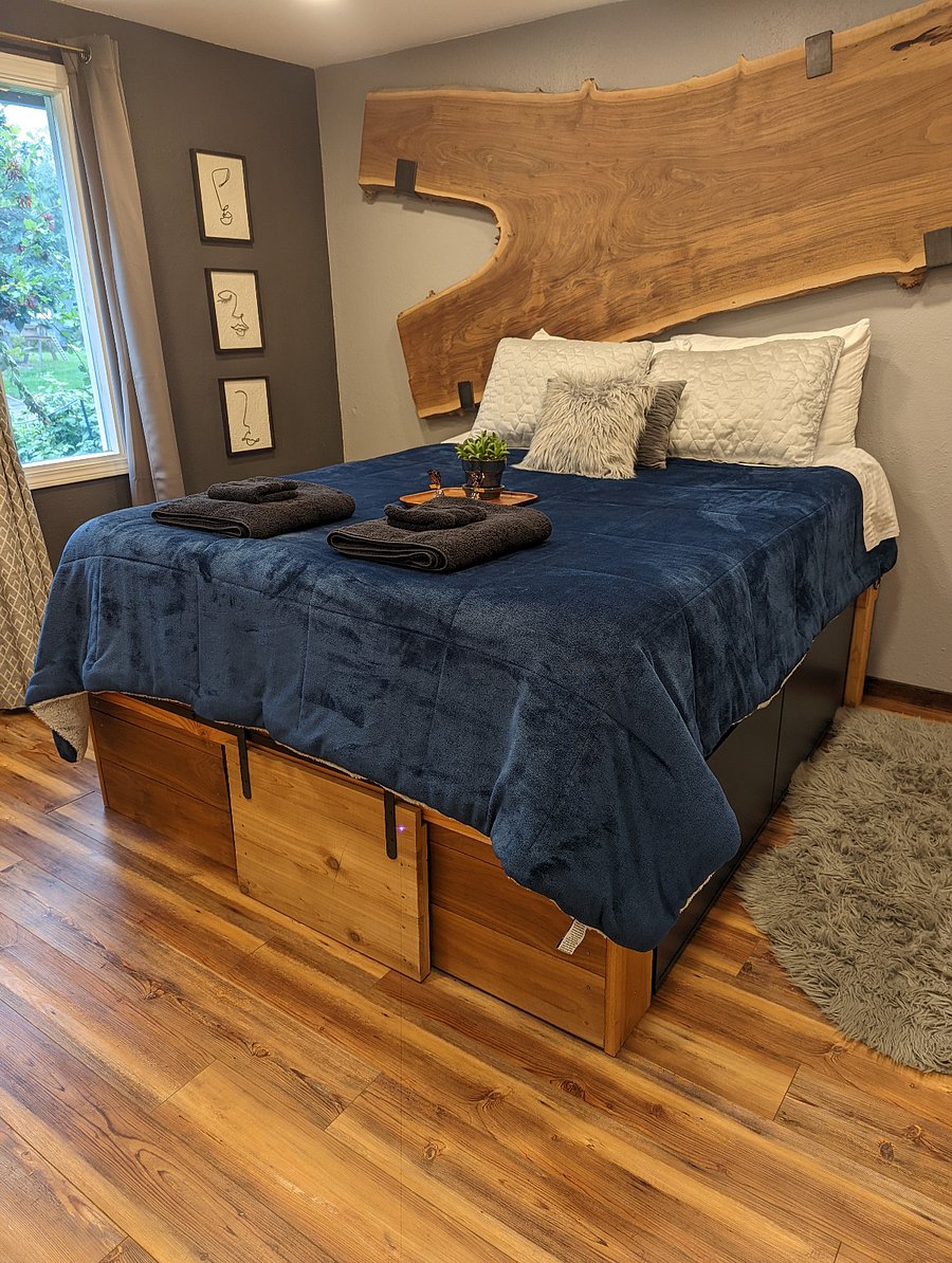 Master bedroom has queen sized bed