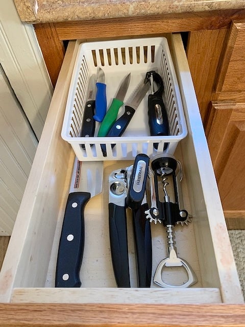 All new knives and other kitchen supplies.