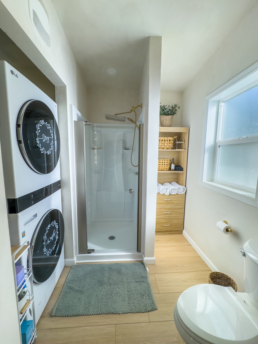 washer/dryer unit & shower