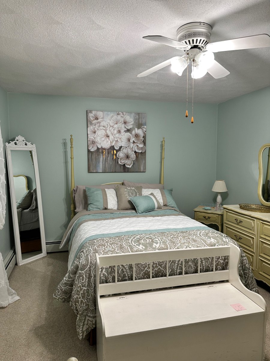 This is the bedroom on upper level. Located on same
Level as kitchen. 15 x 11