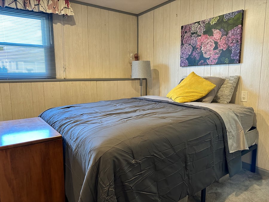 Studio room. 22 x 16 more pictures to come. Queen sized bed.