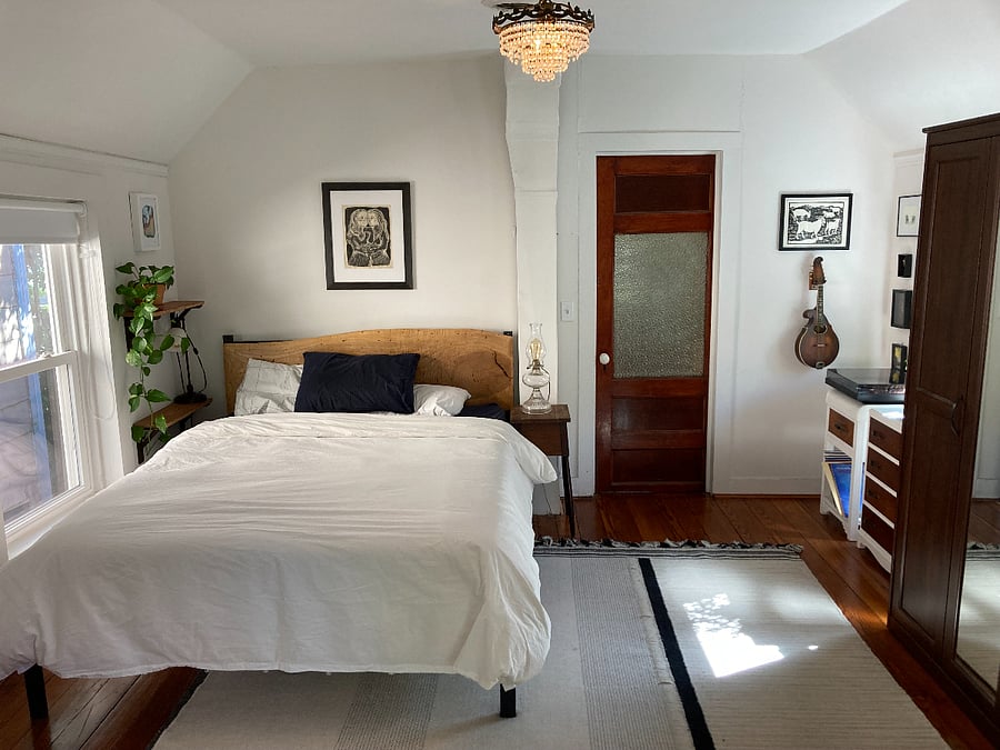 Master bedroom with queen size bed, brooklinen percale sheets throughout