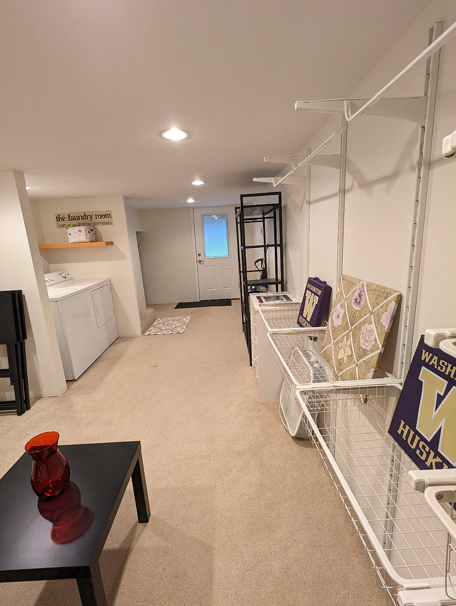 Laundry room, Bonus room, exit door to the backyard