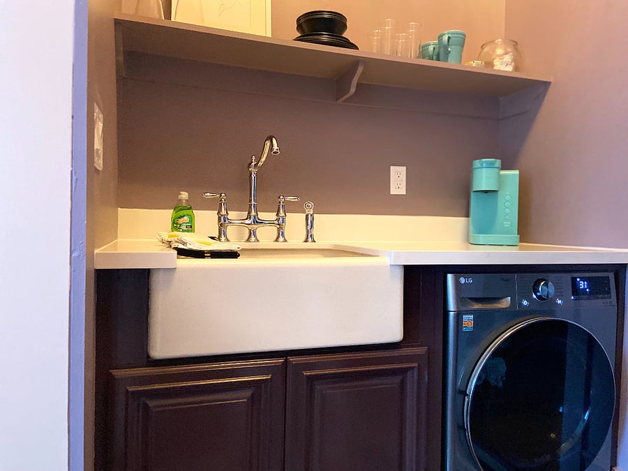 Deep sink, and an in unit combo washer/dryer.