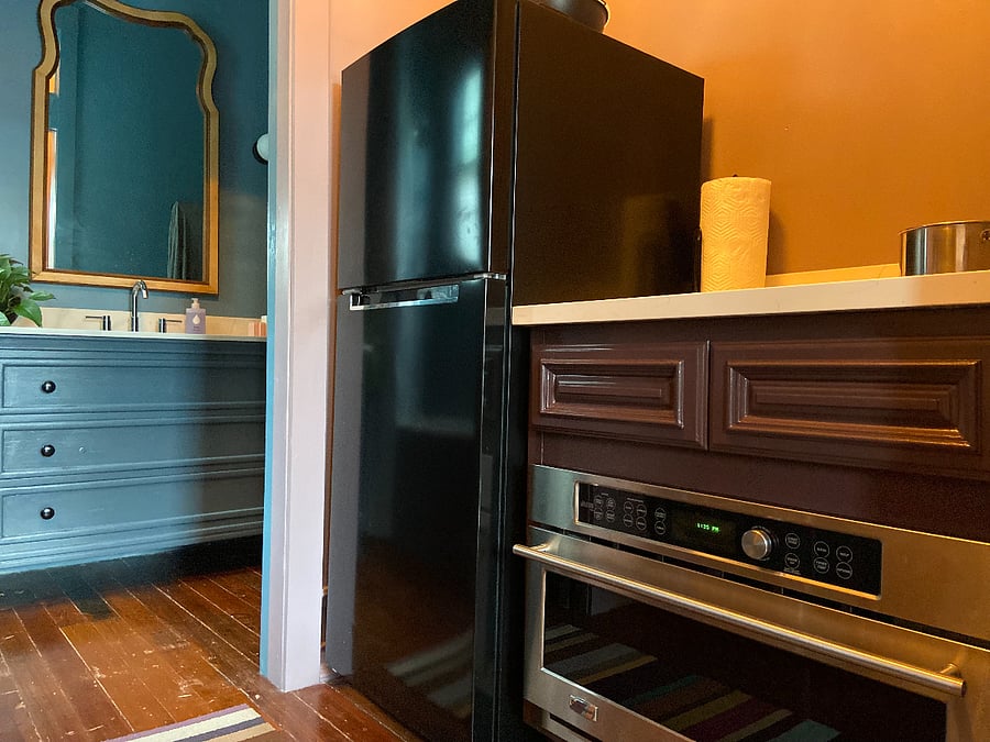 Full fridge, and convection oven/microwave combo.