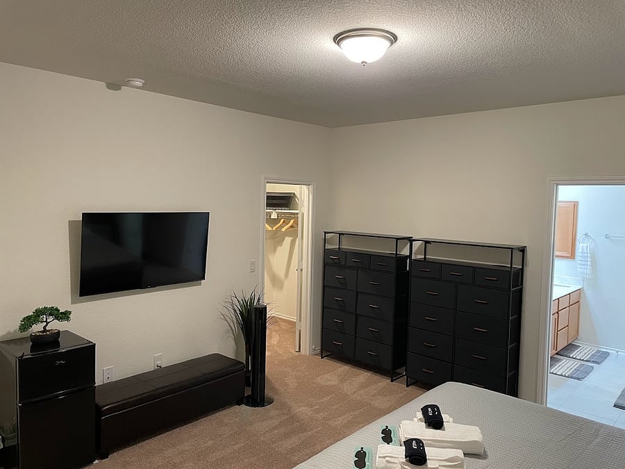 Room 2 The San Antonio