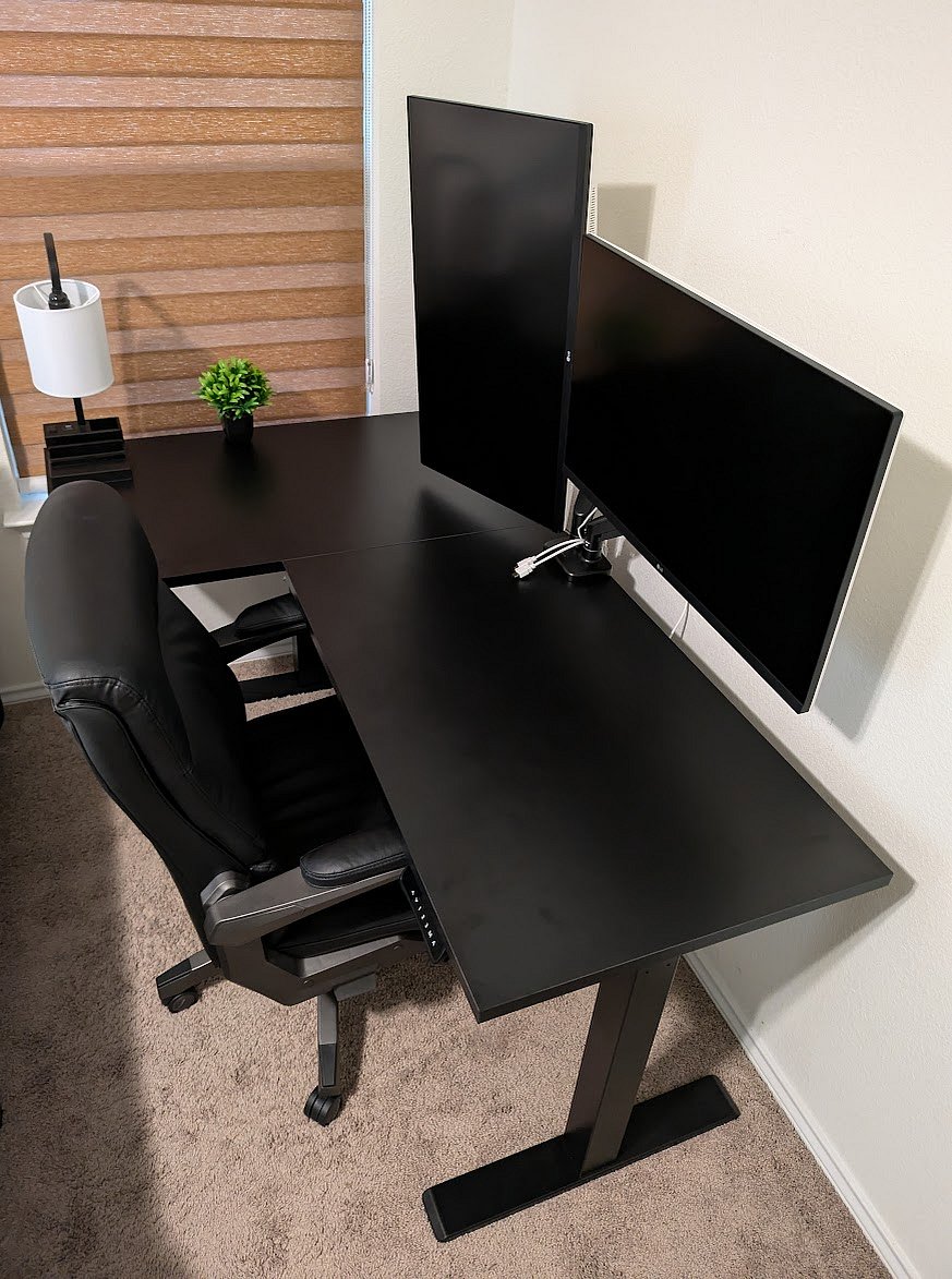 Sit/Stand Desk with Dual 32" 4K Monitors