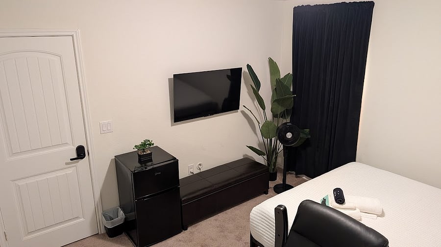 Smart TV, mini-fridge, closet, and storage in the upstairs third queen bedroom