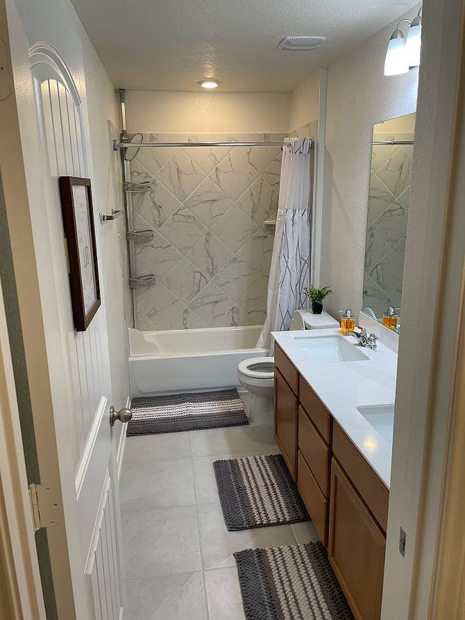 Shared full bathroom for the three-bedroom wing