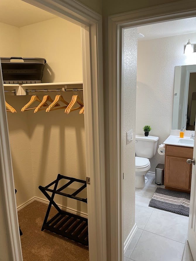 Walk-in Closet
