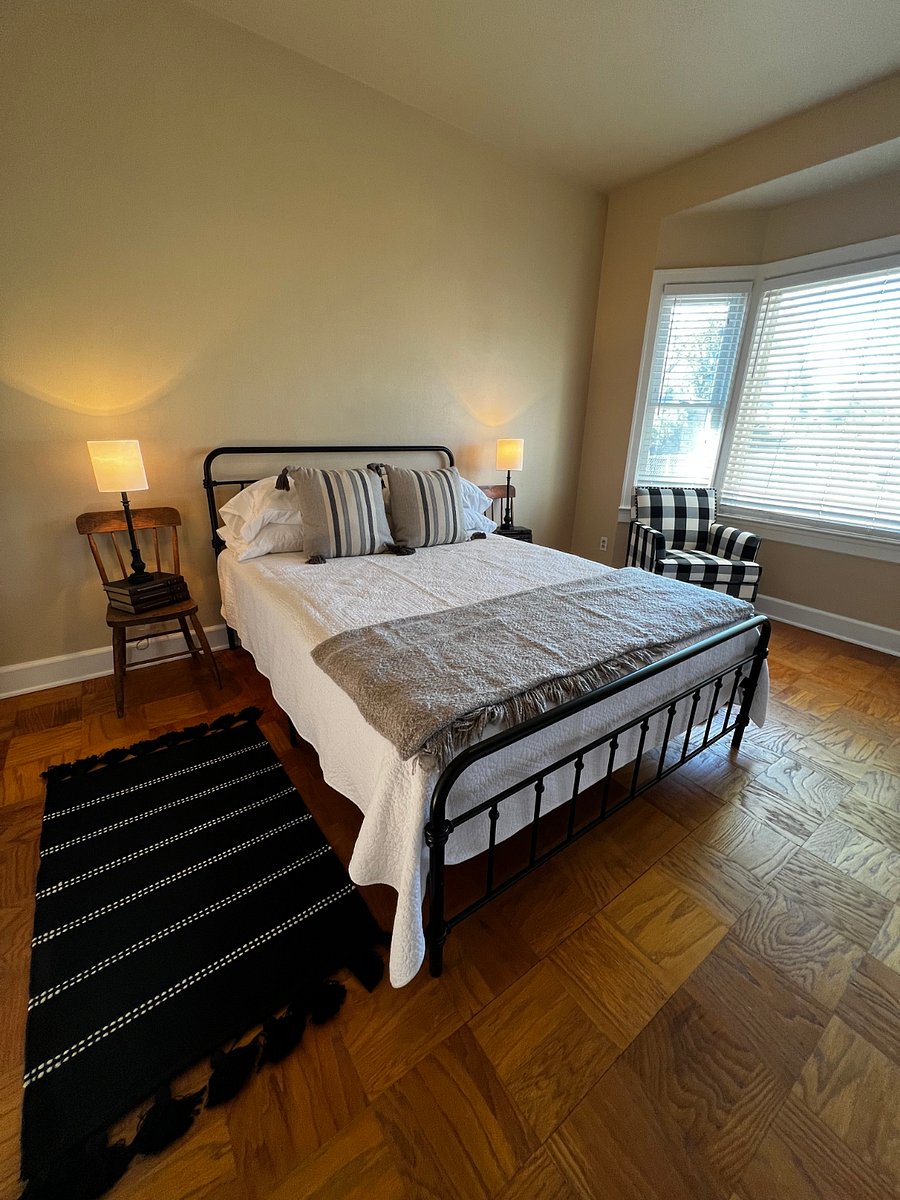 Black & White Bedroom
