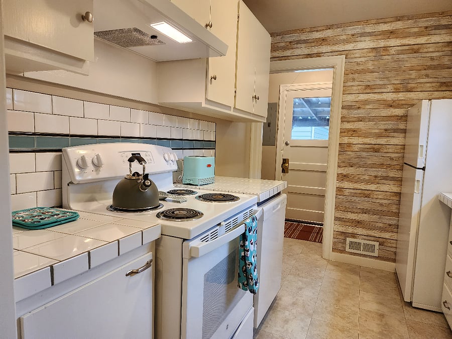 Full size range, dishwasher, and toaster