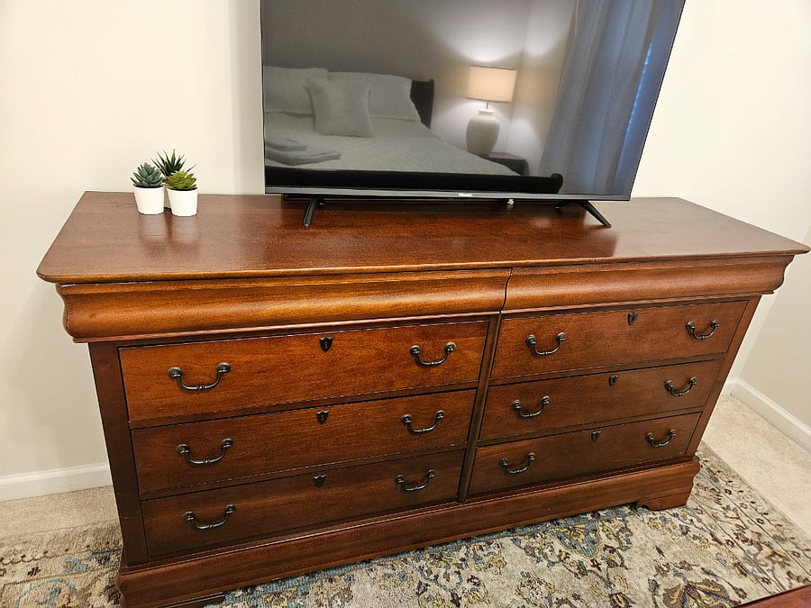 The 43" tv is currently on the dresser infront of a mirror. I can mount the tv on the wall or move the mirror if preferred. 