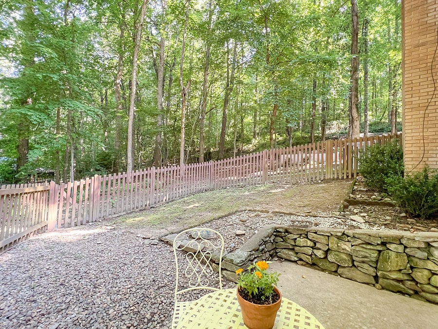 Side yard with a fenced in area for your pet.