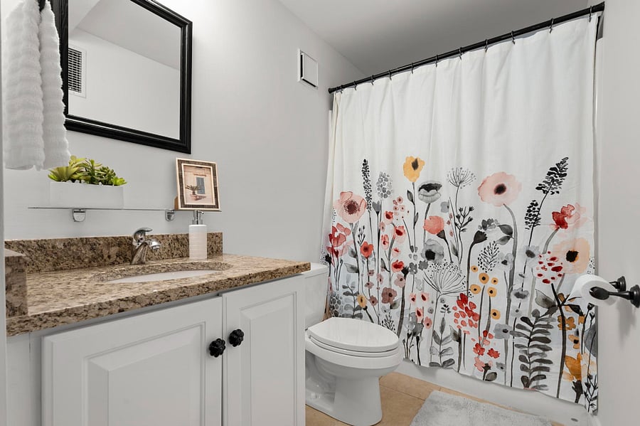Updated full downstairs bathroom