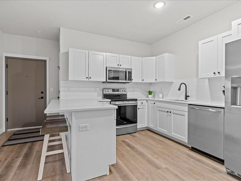 Furnished Finder property 628355_1 photo 6