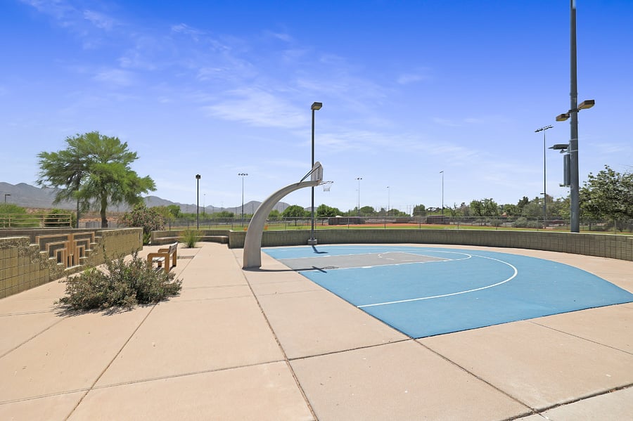 Basketball courts 1/4 walk